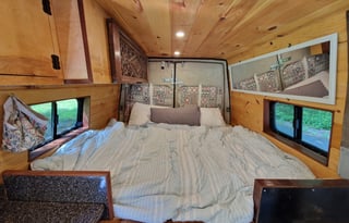 Sherpa: Converted Sprinter Van * Pet Friendly *