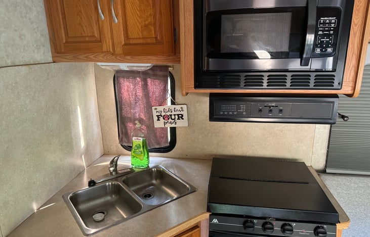 Full kitchen! Fridge just behind