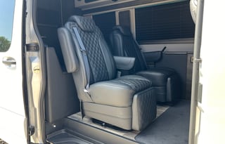 Luxury Mercedes Sprinter Cruiser Van Seats 8
