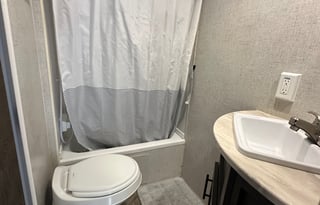 Turn Key stocked 33' bunk house travel Trailer