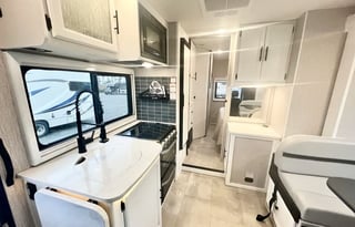 C4-*NEW* 2023 Prism Mercedes Luxury Rv - Sleeps 6