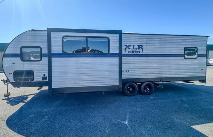 The single bump out allows for a spacious dining experience!