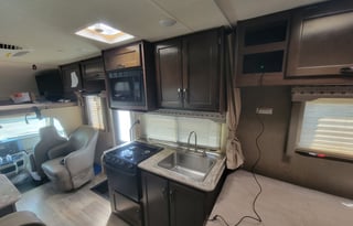 [Memorial Sale] Majestic Spirit - 6 seater