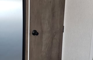 Bunkhouse & Lounge, Fully-Loaded & Turn-key Ready!