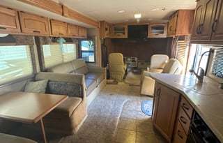 2008 Winnebago Adventurer 33C
