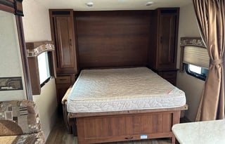 Jayco white hawk model 20MBR      23foot. 2015 yr