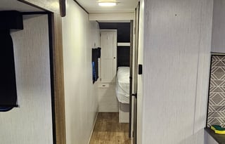 Only 99 weekday special,Sleeps 9,2 bed,1.5 bath