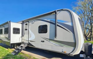 The Easy Living Retreat | Spacious RV + 1.5 Bath