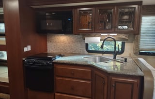 "Vrbo on the Go" with Outdoor Kitchen & TV