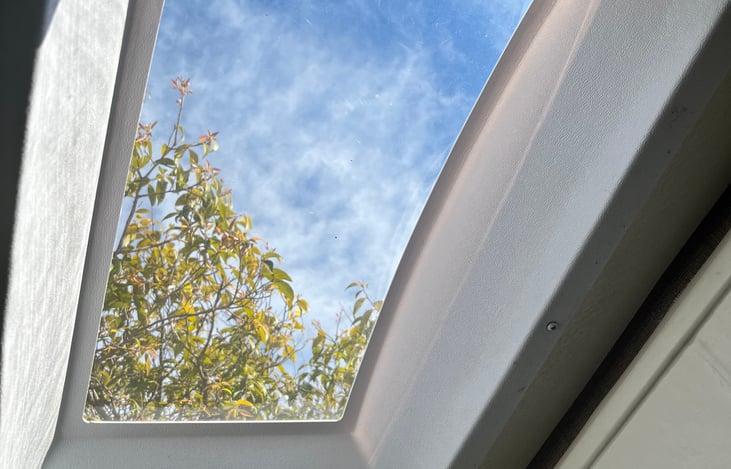 Lovely bathroom sky-dome, over the shower. Provides great sunlight.