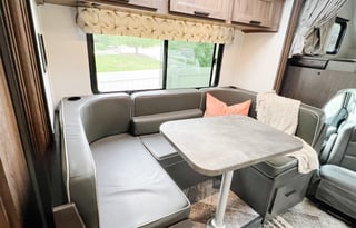2021 RV w/3 Slides - Sunseeker 2500TS