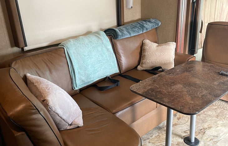 Couch / dinette turns into a bed