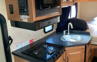 2017 Thor Motor Coach Four Winds 23A Grizzly5