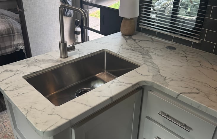 Farmhouse sink