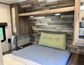 CrossRoads RV Zinger ZR328SB