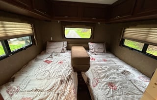 Easy to Drive Class A – 2015 Thor Vegas 24.1