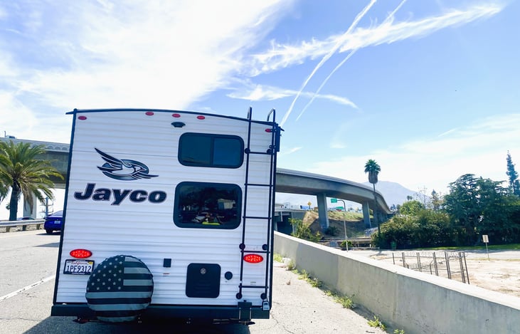 City or wilderness, Jam Caravan’s Jayco Jay Flight keeps you rolling. Enjoy your trailer — anywhere, anytime.