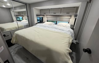 2025 31ft Coachmen 29KB - Sleeps 8