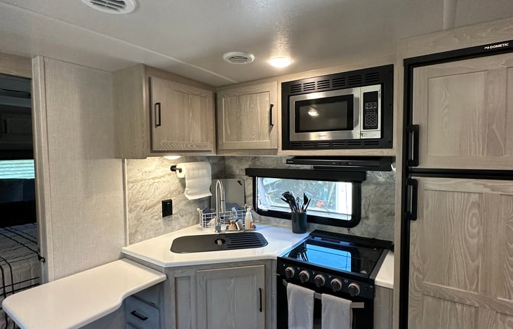 Fully stocked kitchen!