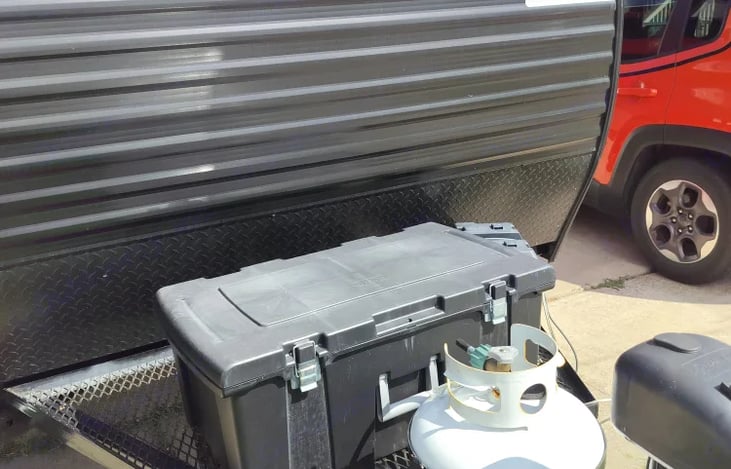 LP gas tank and easy access to everything to hook up the camper