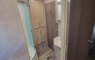 Modern Coachmen Catalina | Sleeps 6