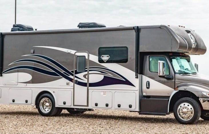 34.0 Wraith 34W Class C Motor Home | RVshare