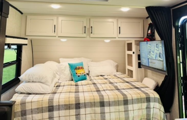 Your family getaway on wheels—ready when you are!