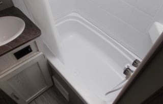 19' Trailer w/E-Bike & Solar, Pet-Friendly