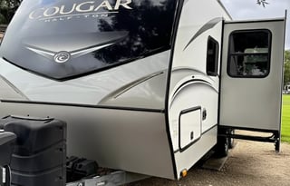 Luxury Couple's Coach: King Bed & Large Bath