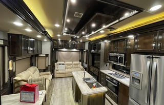 Luxury Pet Friendly RV priced to rent!!!!