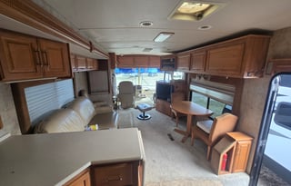 2006 Winnebago Adventurer 38Q