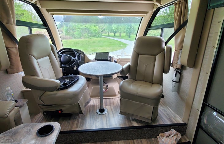 captain chairs swivel with removable table