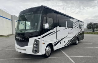 Mad Pickle Adventures - Family Motorhome