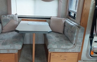 "Coach" Simple, Clean, Kids & Pet Friendly Venue