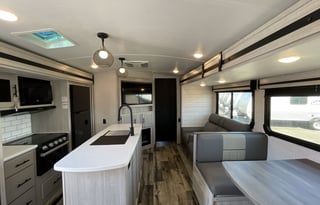 Family/Pet Friendly Bunkhouse Glamper