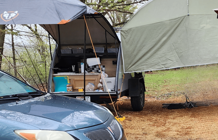 Canopy included.