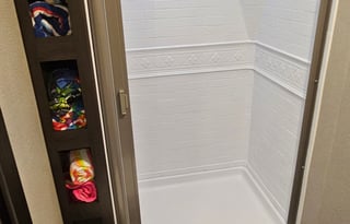 Great Family Getaway w/ Bunk House (DELIVERY ONLY)