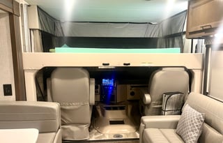 Get Out of Town 2022 Thor Windsport 34J