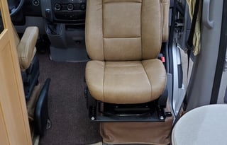 Adventure Van - Pleasure-Way Plateau TS