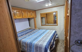 2004 Thor Four Winds Hurricane 32ft.