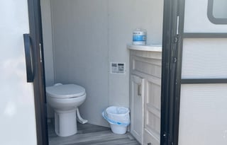 Amazing RV -2 Bedrooms, 1.5 Baths, Fully Equipped!