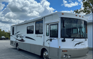 2002 Winnebago Journey 36' Class A