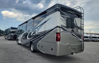2022 Thor Motor Coach Miramar 37.1