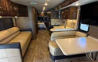 2017 Thor Motor Coach Palazzo 33.2