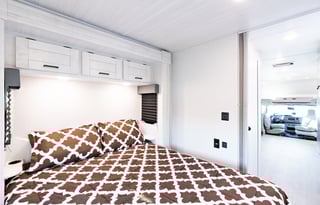 2022 EAST TO WEST Entrada 2900DS