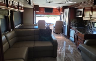 Fleetwood Discovery LXE 40'