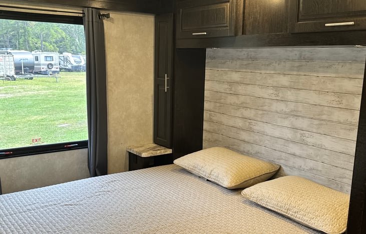 Master King Bed
