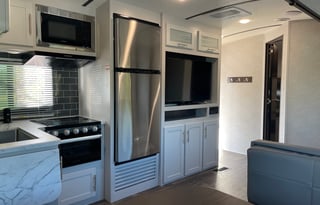 2021 Luxury KeyStone Large Family Friendly RV