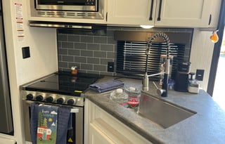 Glamping Haven: 2 Bdrms, Cozy Fire & Paws Welcome!