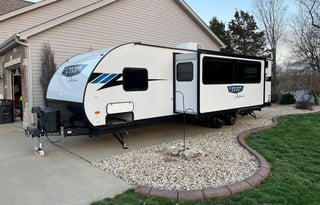 Sleeps 10! Private Bunk House and Bedroom!